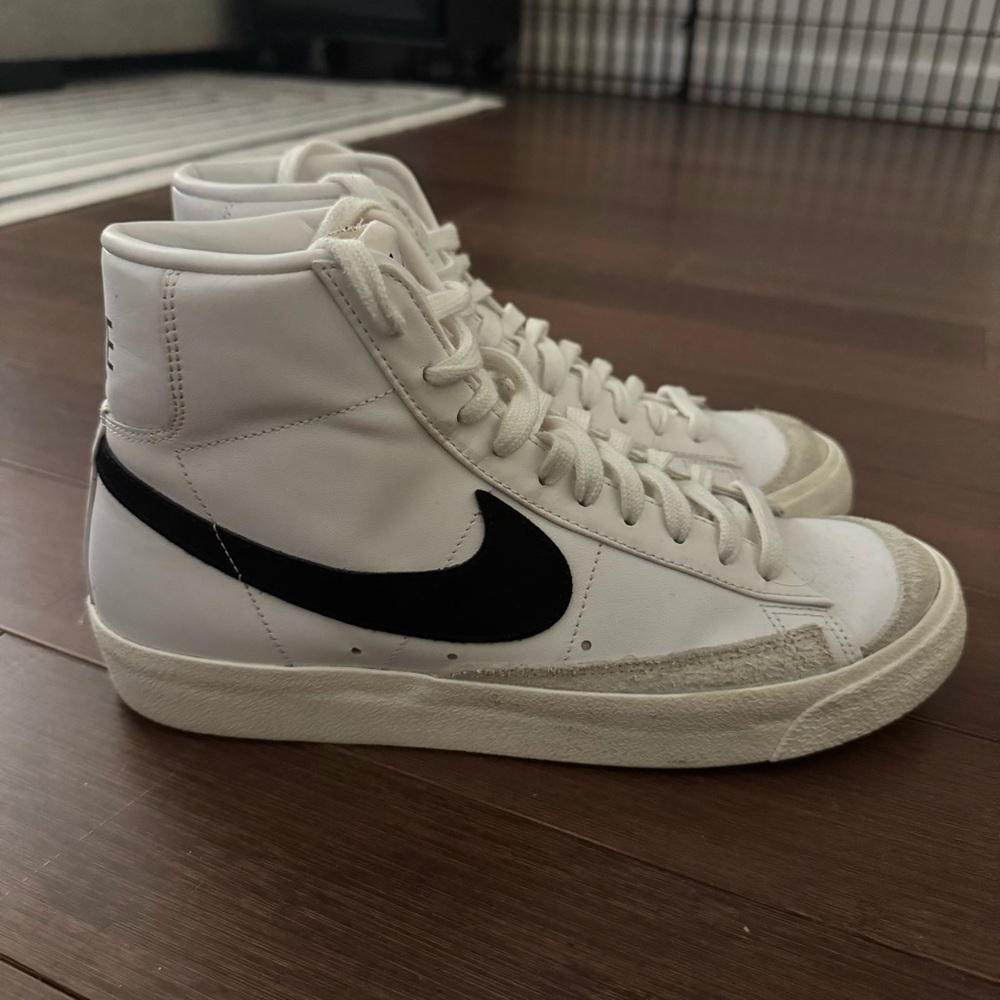 Nike Men’s Blazer Mid ‘77 Vintage High Top Sneakers
